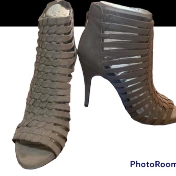 NIB Heeled Sandals  by Fergie - Picture 2 of 2